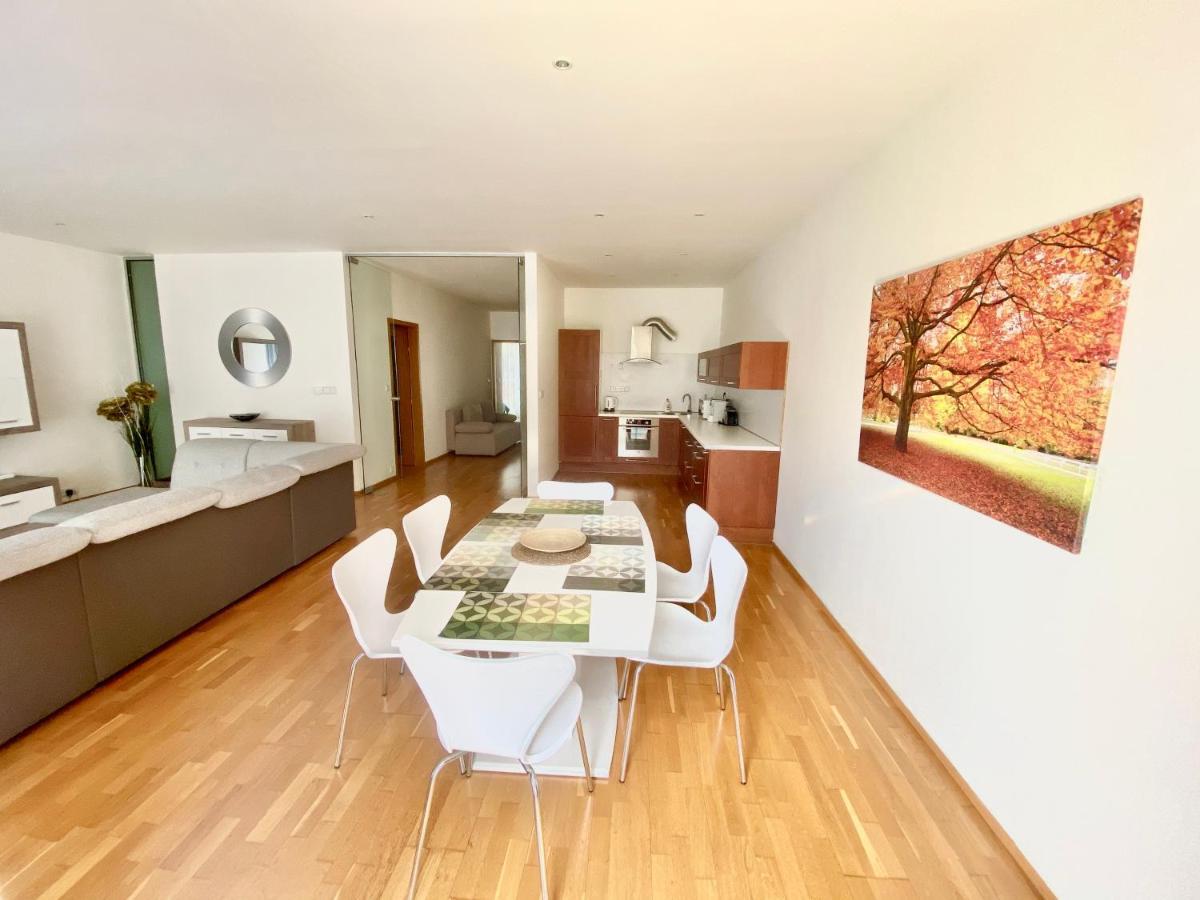Apartment Korunni Dvur, 2 Free Parkings Prag Eksteriør billede